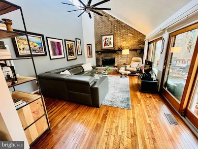 10906 Miller Rd, Oakton, VA 22124 - photo 3