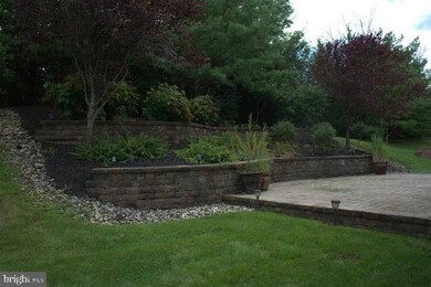 1044 Fallbrook Ln, Pottstown, PA 19464 - photo 4