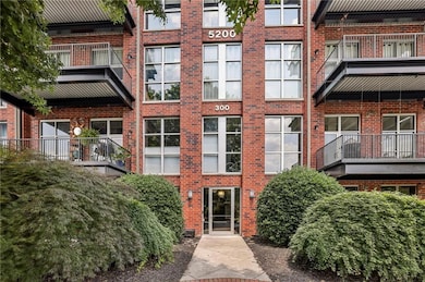 View of apartment building / complex