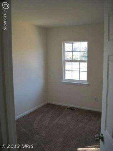 8226 Wycliffe Ct, Manassas, VA 20109 - photo 5