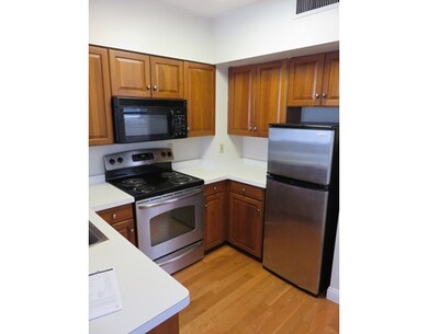 7 Henchman St unit 505, Boston, MA 02113 - photo 3