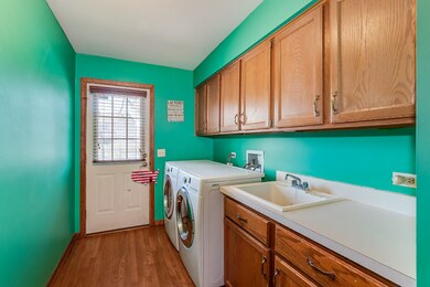 977 Lund Ln, Batavia, IL 60510 - photo 2