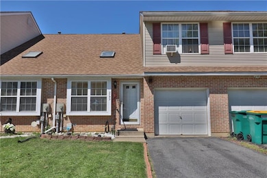 2743 Victoria Ln, Easton, PA 18045 - photo 2