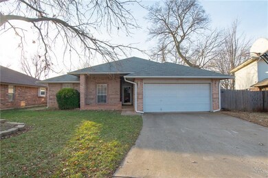 500 Gyrfalcon Dr, Norman, OK 73072 - photo 2