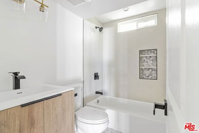 20771 Clark St, Woodland Hills, CA 91367 - photo 7