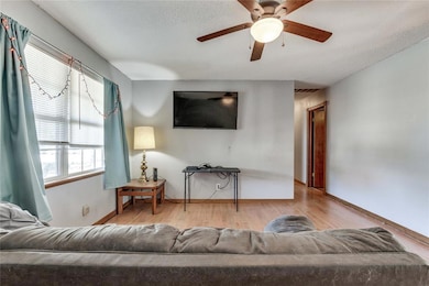 314 E Locust St, Tecumseh, OK 74873 - photo 5