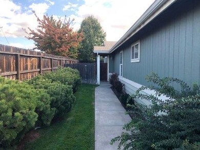 1550 NE 5th St, Redmond, OR 97756 - photo 4