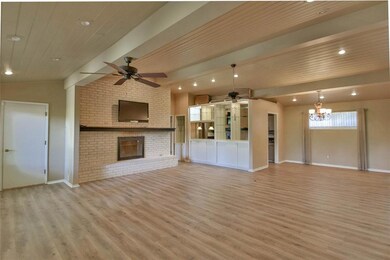 3910 Fairway Dr, Granbury, TX 76049 - photo 4