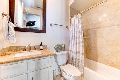 Ensuite bathroom on the 1st floor.
