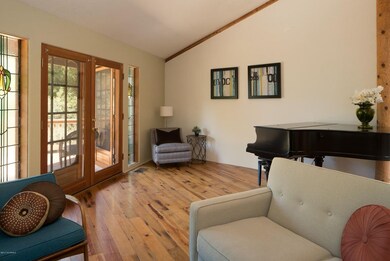 Living Rm & Entry