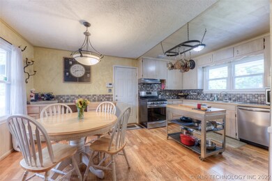 1567 E 60th Pl - Dining & Kitchen