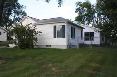 5123 N Pine St, Davenport, IA 52806 - photo 2