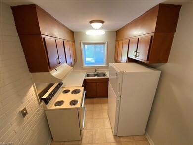 1606 W Northwest Blvd unit F, Winston-Salem, NC 27104 - photo 3