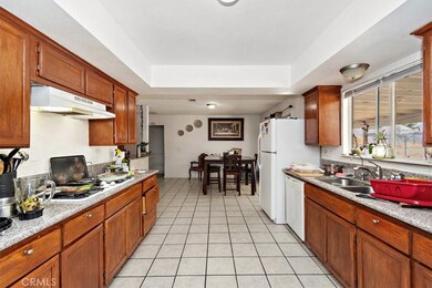 14417 Manzanita Rd, Victorville, CA 92395 - photo 4