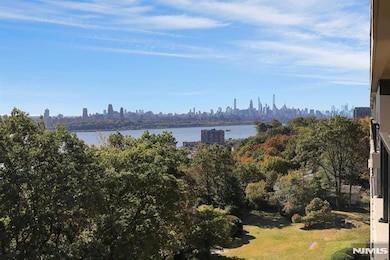 Horizon House unit 817, Fort Lee, NJ 07024 - photo 3