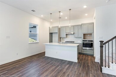 9914 Bates St Kitchen
