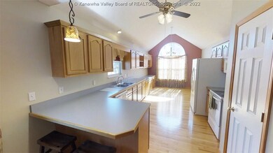 377 Pebble Creek Dr, Fraziers Bottom, WV 25082 - photo 6