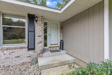 1586 E Bethann Ln, Midland, MI 48640 - photo 5