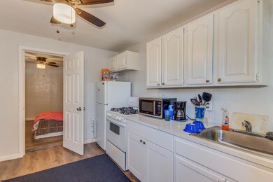 02 - Kitchen