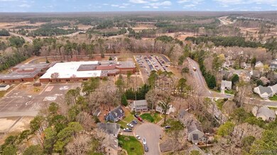 Cul-De-Sac back right up to Evergreen Elementary