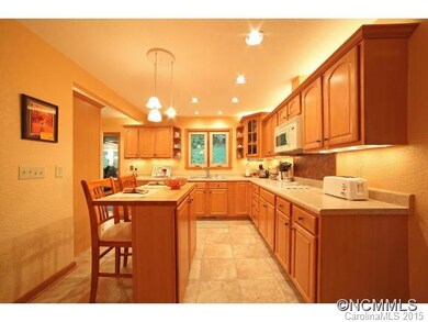 58 Ballantree Dr, Asheville, NC 28803 - photo 4