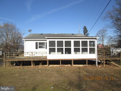 135 Mark St, Fort Ashby, WV 26719 - photo 4