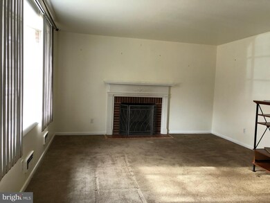 6800 Collinsdale Rd, Parkville, MD 21234 - photo 2