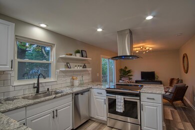 2651 Brandon Rd Upper-large-013-17-Kitch