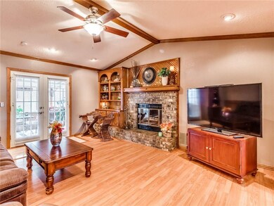 2029 Leafcrest Dr, Moore, OK 73160 - photo 4