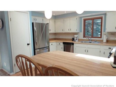 Kitchen. Extra bar seating makes it easy to entert