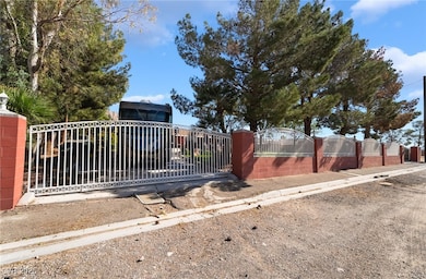 724 N Fogg St, Las Vegas, NV 89110 - photo 2