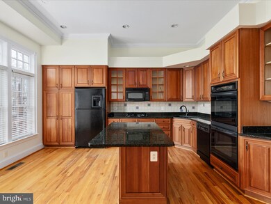 2305 Sawtooth Oak Ct, Vienna, VA 22182 - photo 4