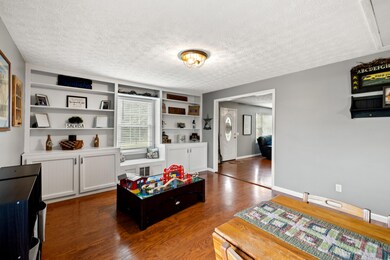 325 Goodlett Rd, Salvisa, KY 40372 - photo 7