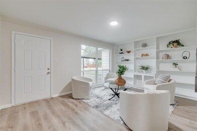 400 Norwood Dr, Hurst, TX 76053 - photo 4