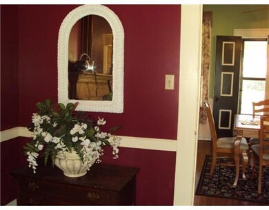 Dining Room. Parlor to Dining Rm