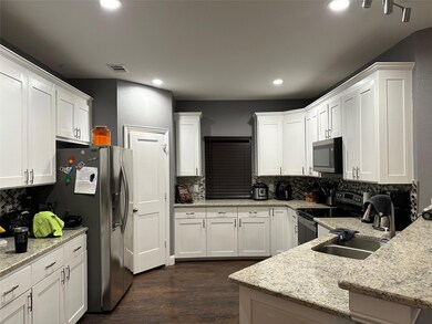 1018 Rice St, Grand Prairie, TX 75050 - photo 4