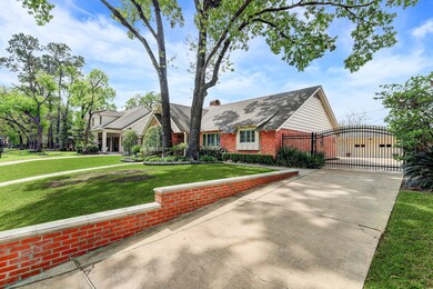 110 Briar Hill Dr, Houston, TX 77042 - photo 2