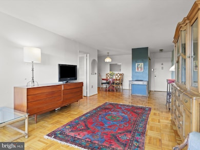 Town Square Towers unit 516, Washington, DC 20024 - photo 6