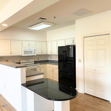 1919 Fordham Dr unit 310, Fayetteville, NC 28304 - photo 5