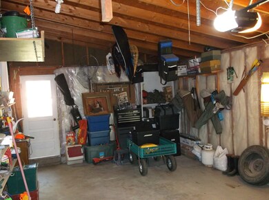 2nd View of Garage<|><|>