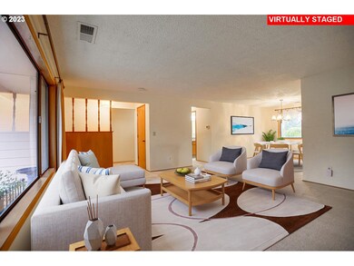 Living Room/Entrance