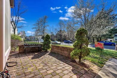 15 Longbrook Ln Freehold NJ-large-036-12