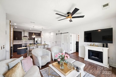 630 Calvert St unit 305, Charlotte, NC 28208 - photo 2