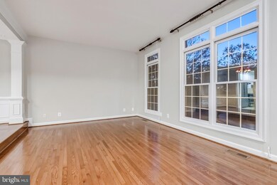 9504 Lagersfield Cir, Vienna, VA 22181 - photo 3