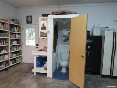 128 Louisa St, Gates, OR 97346 - photo 4