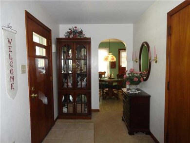 Entry/Foyer.