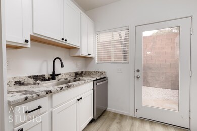 700 N Main St, Unit D1-C T (18 of 22)