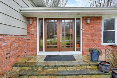 9 Heather Ln Greenwich CT-large-026-15-0