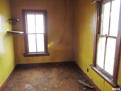 1408 E 12 1 2 St, Davenport, IA 52803 - photo 4