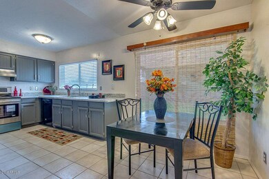 04 4620 S Parkside Dining Area